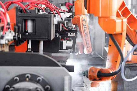 Eindstraal-lasrobot staat op grote schaal in gebruik.jpg End beam welding robot is about to put into use on a large scale.jpg