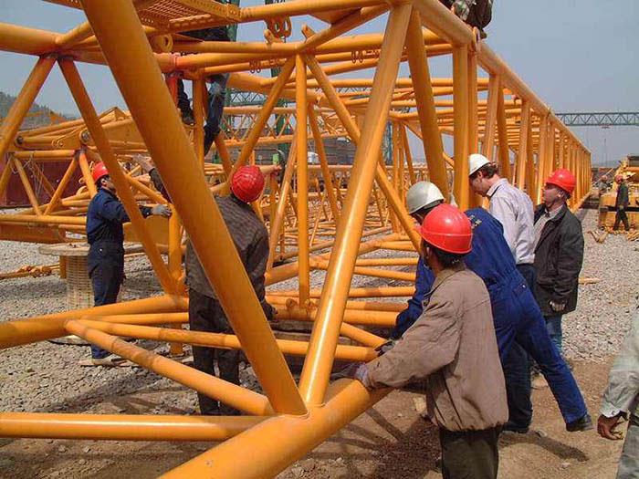 Attenties moeten worden betaald bij de revisie van crane.jpg Attentions should be paid in the overhaul of crane.jpg