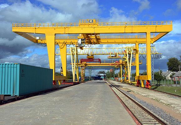 Op rails gemonteerde container Goliath Crane